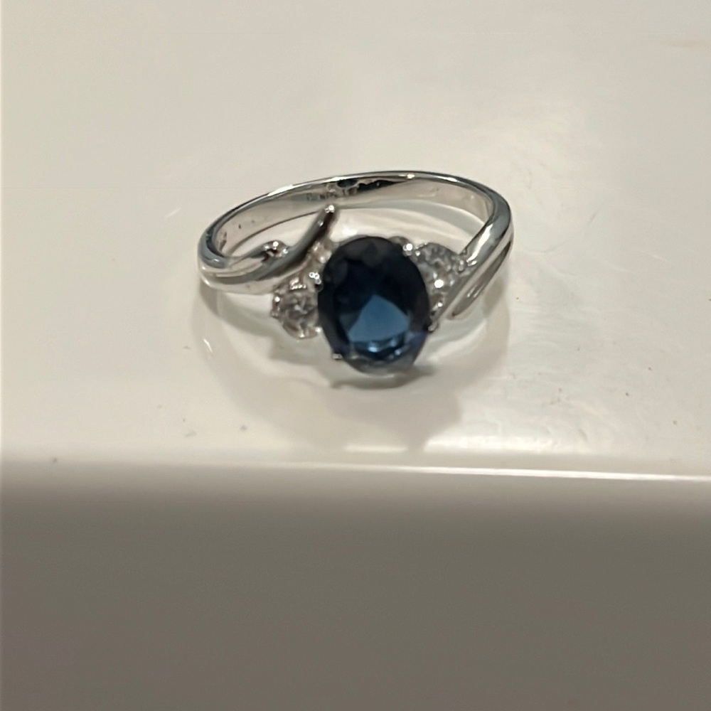 Silver and crystal fashion ring size 6